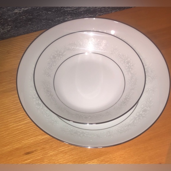 7 Piece Set Noritake Cumberland 2225 Silver Trim White Flowers China - Picture 10 of 10